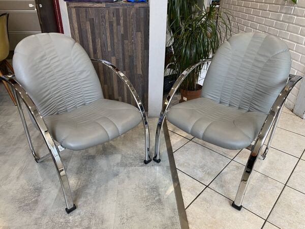 Paire de fauteuils Souvignet plichaise cuir gris chrome 1980
