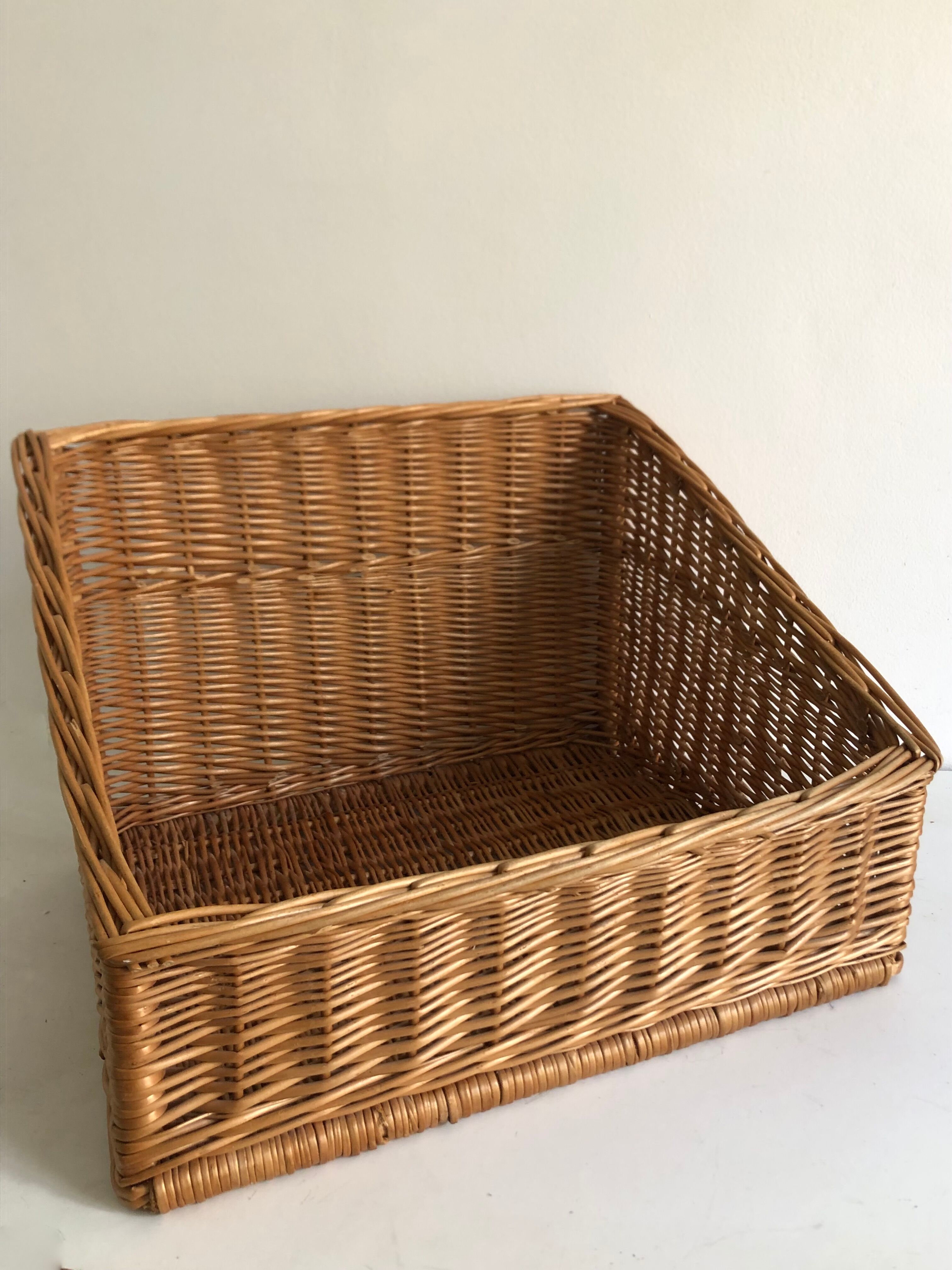 Baker's basket, wicker