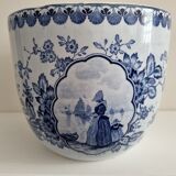 Vintage Villeroy and Boch earthenware pot cache