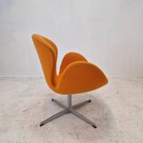 Set of 2 Swan Chairs by Arne Jacobsen and Fritz Hansen