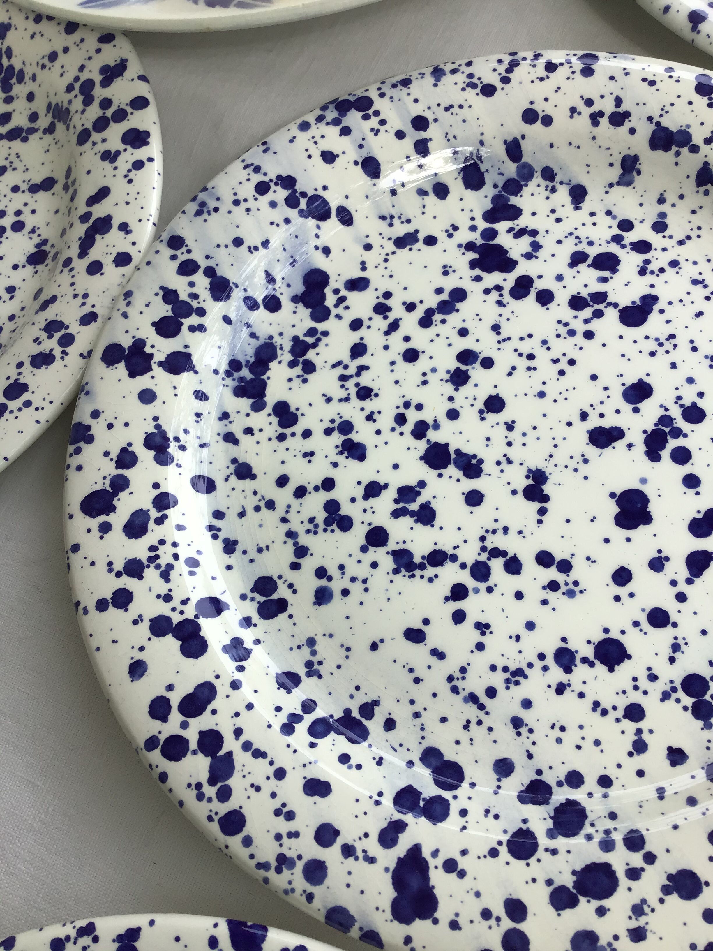 6 blue-spotted dessert plates