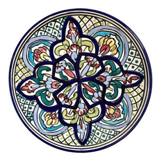 Polychrome decorative ceramic plate