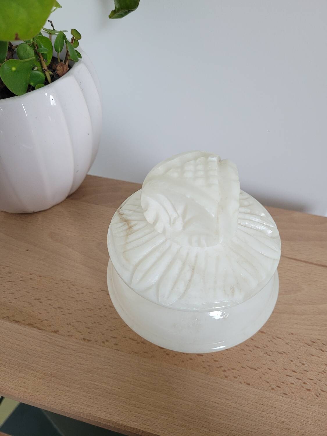 Round alabaster box