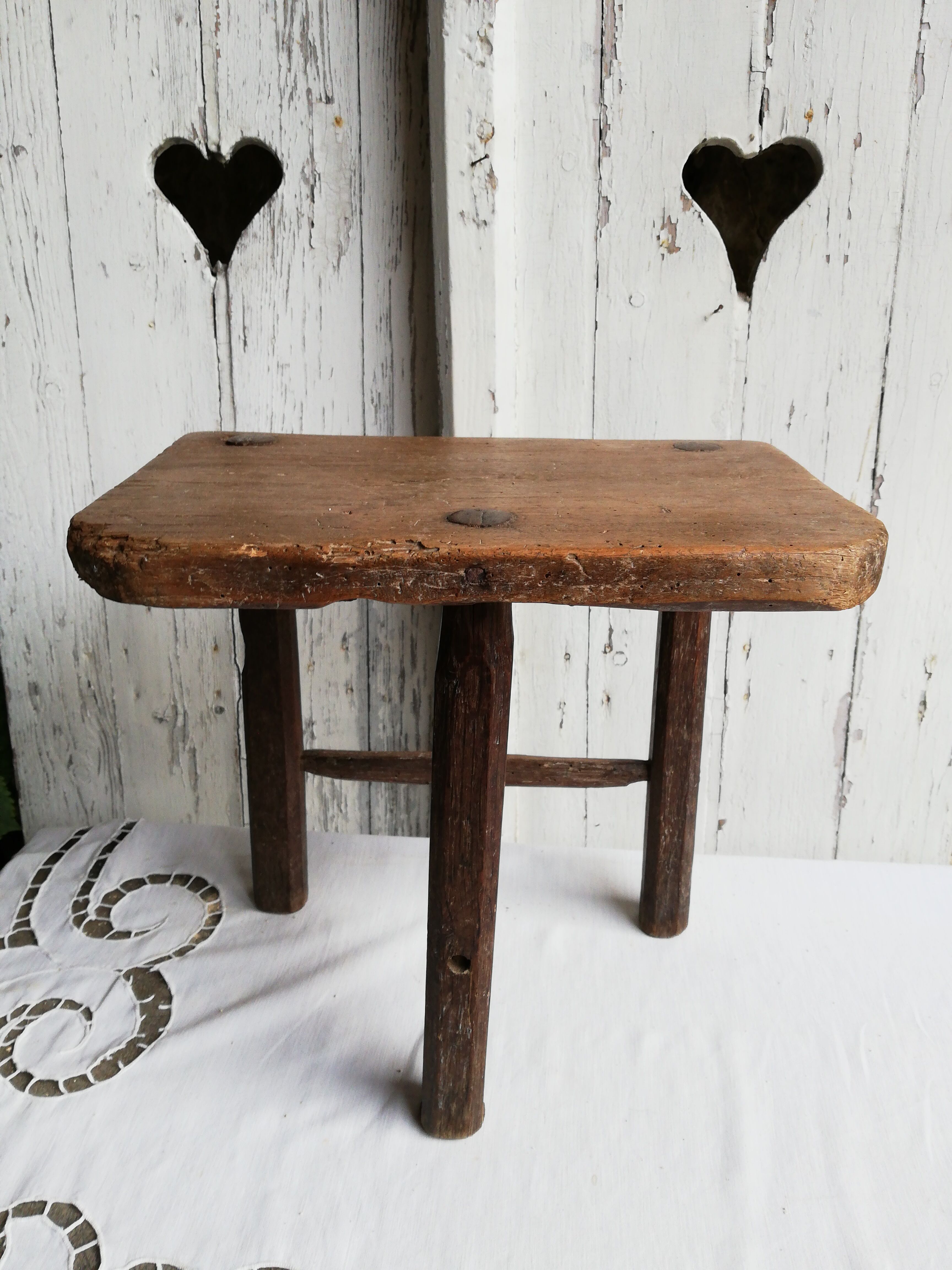 Tripod farm stool