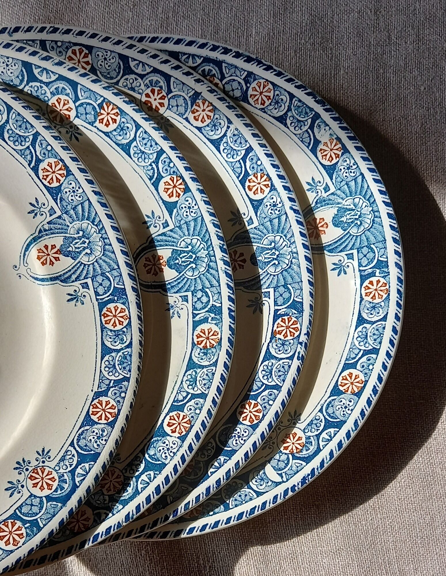 4 assiettes anciennes terre de fer longwy modèle « londres »