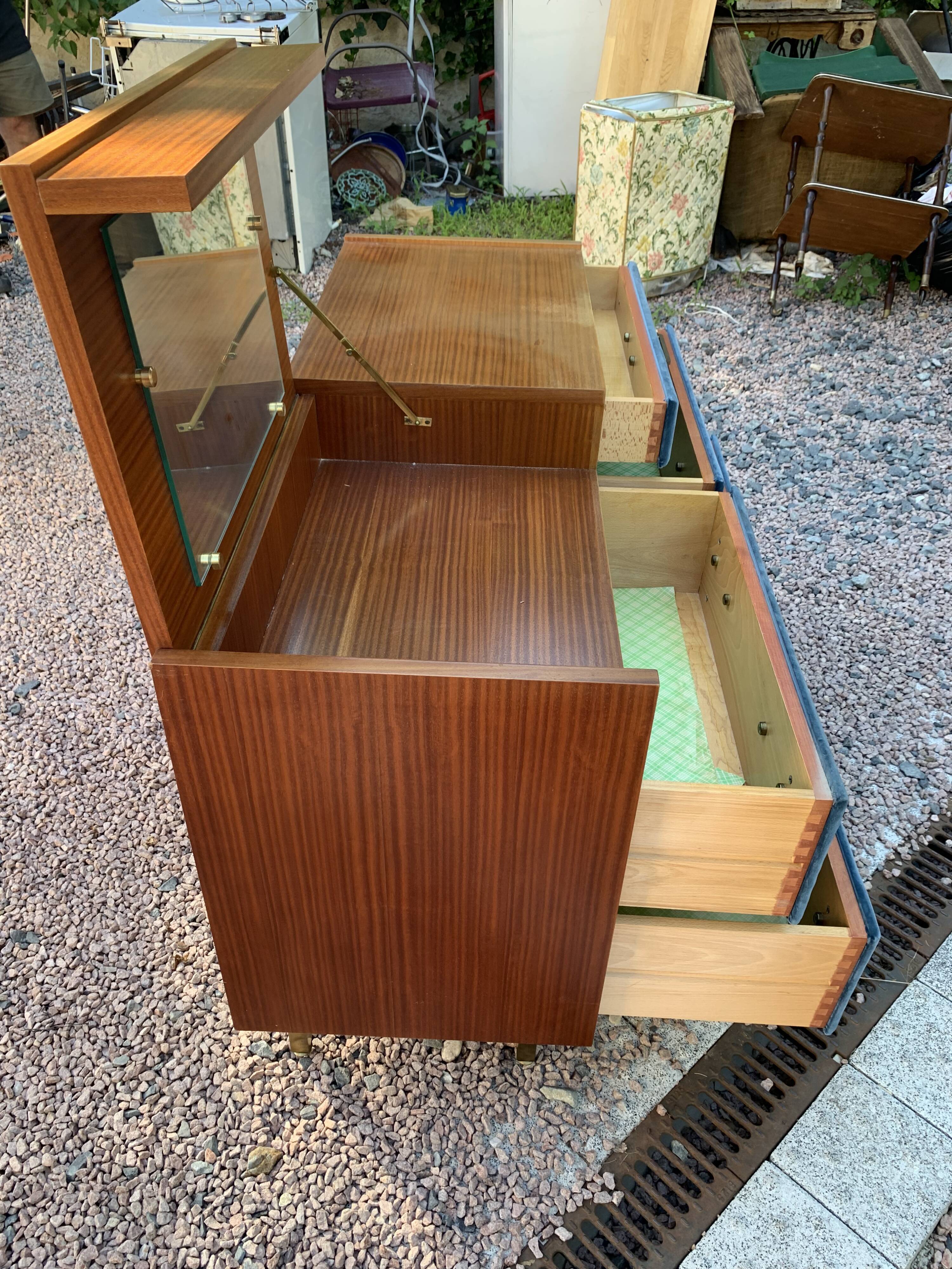 Vintage chest of drawers