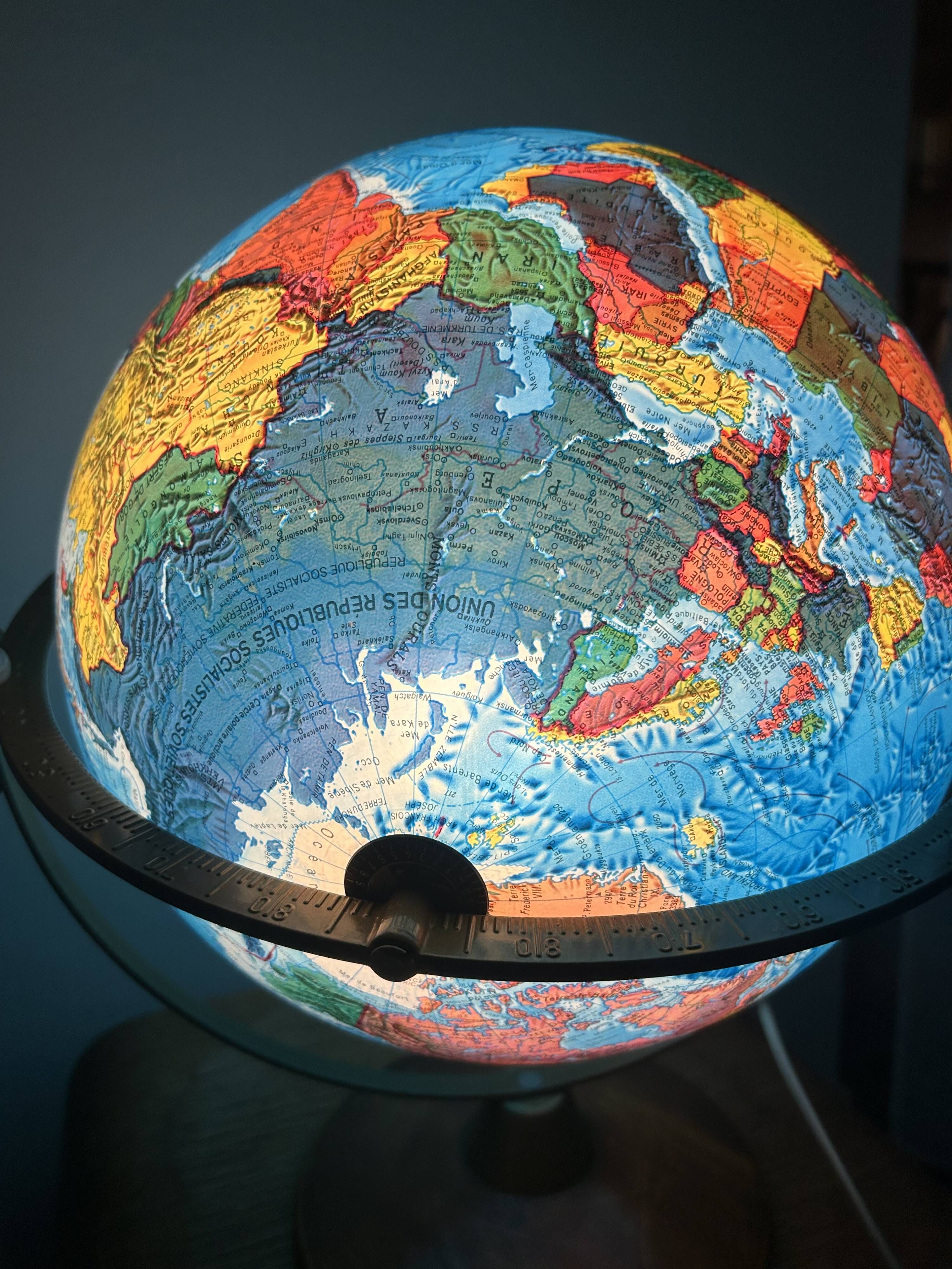 Illuminated Relief Globe – Scan-Globe Model 3Z Gyroscopic
