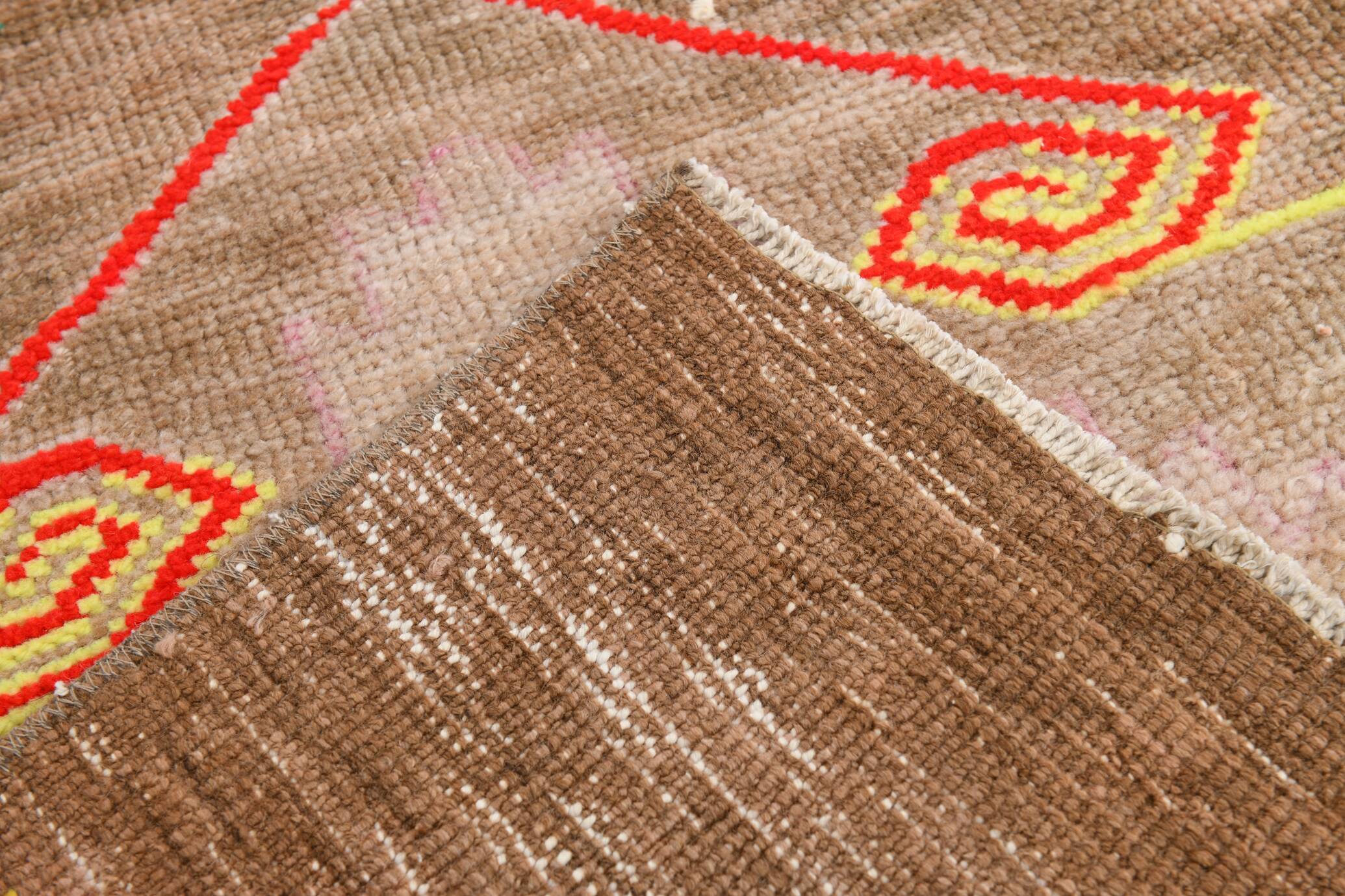 Tapis Couloir Vintage Turc, Marron, Rouge & Bleu Motifs Tribaux Géométrique