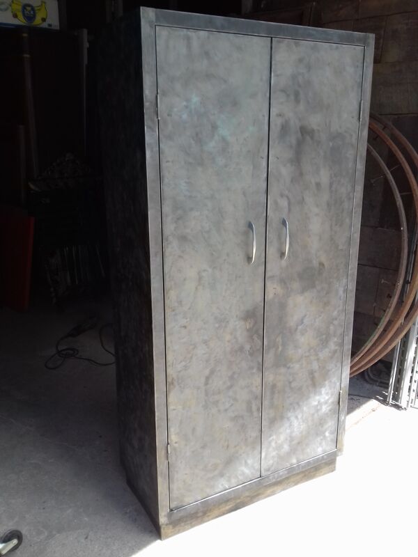 Armoire de cuisine en acier poli vernis vers 1950
