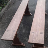 Table ferme et deux bancs