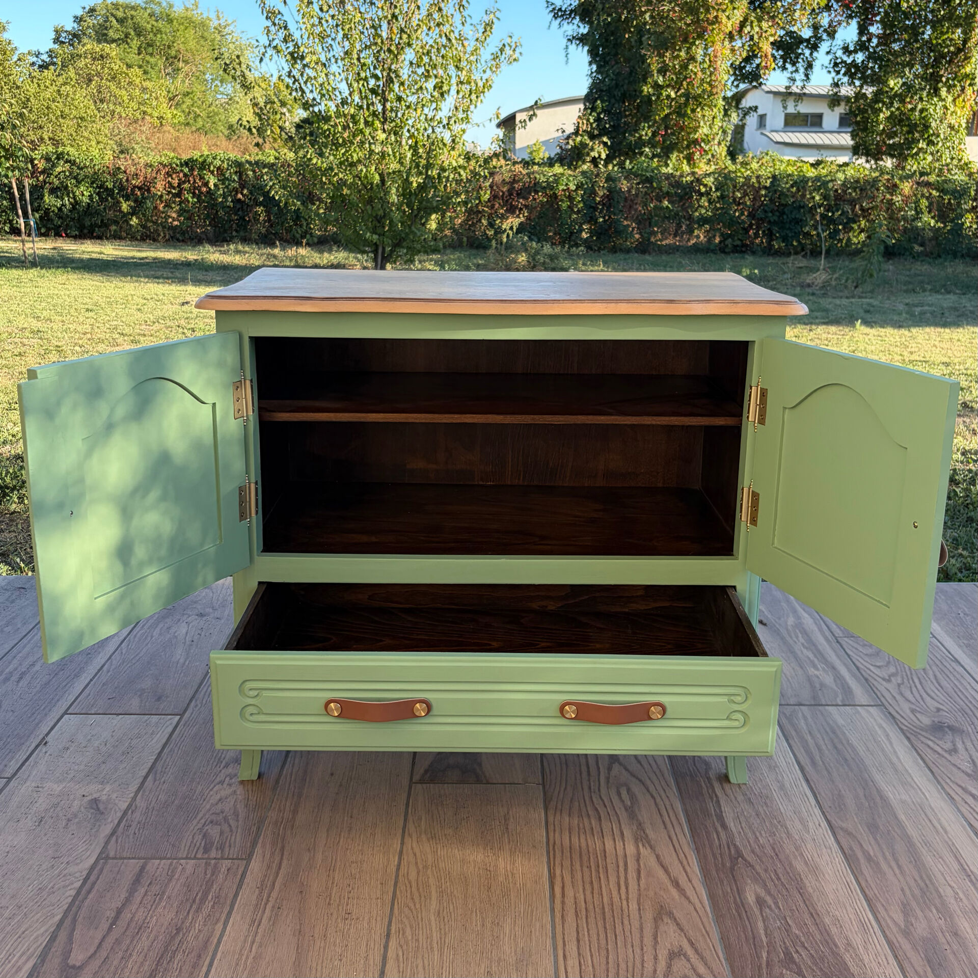 Buffet ancien rénové vert sauge - plateau en chêne