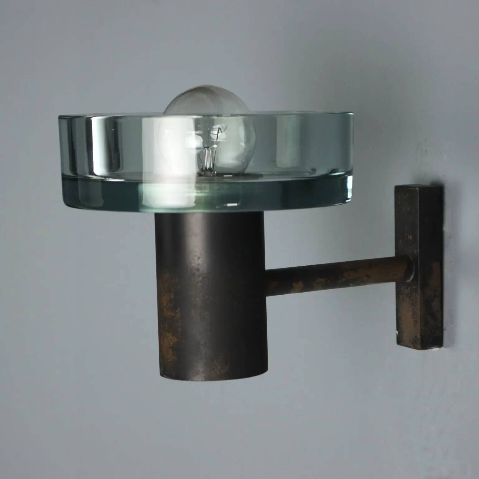 Applique murale vintage design en métal émaillé et verre, Italie, années 1960