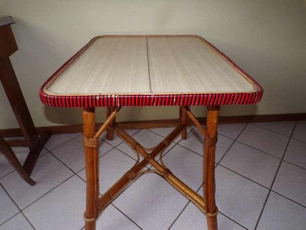 Table d'appoint en rotin