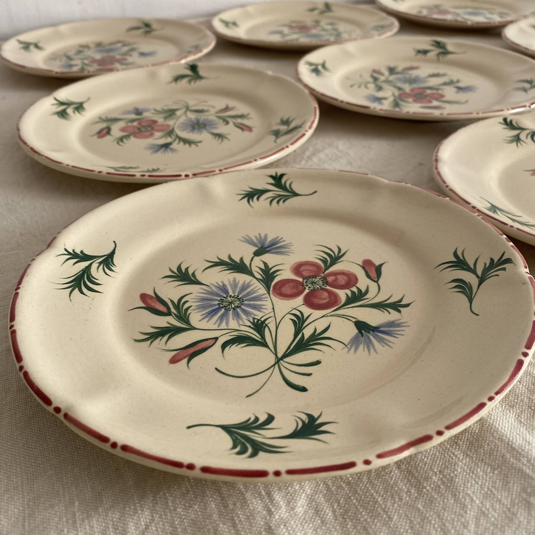 Dessert plates in faience from Desvres, hand-decorated.