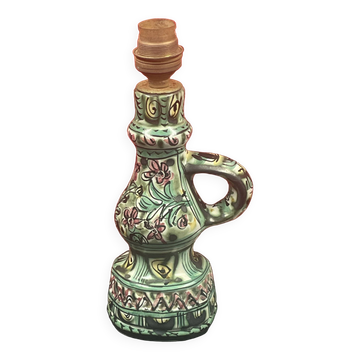 Ceramic lamp foot to be identified signed (helguen?). 21.5 hours of socket