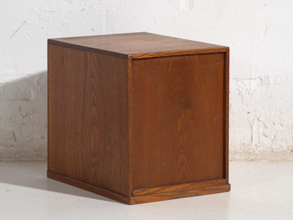 Petite commode ancienne japonaise – période Showa (c.1926-1945)