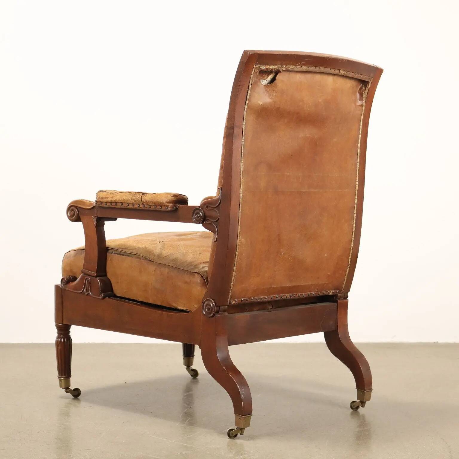 Antique Louis-Philippe reclining armchair in walnut, Italy, 19th century.