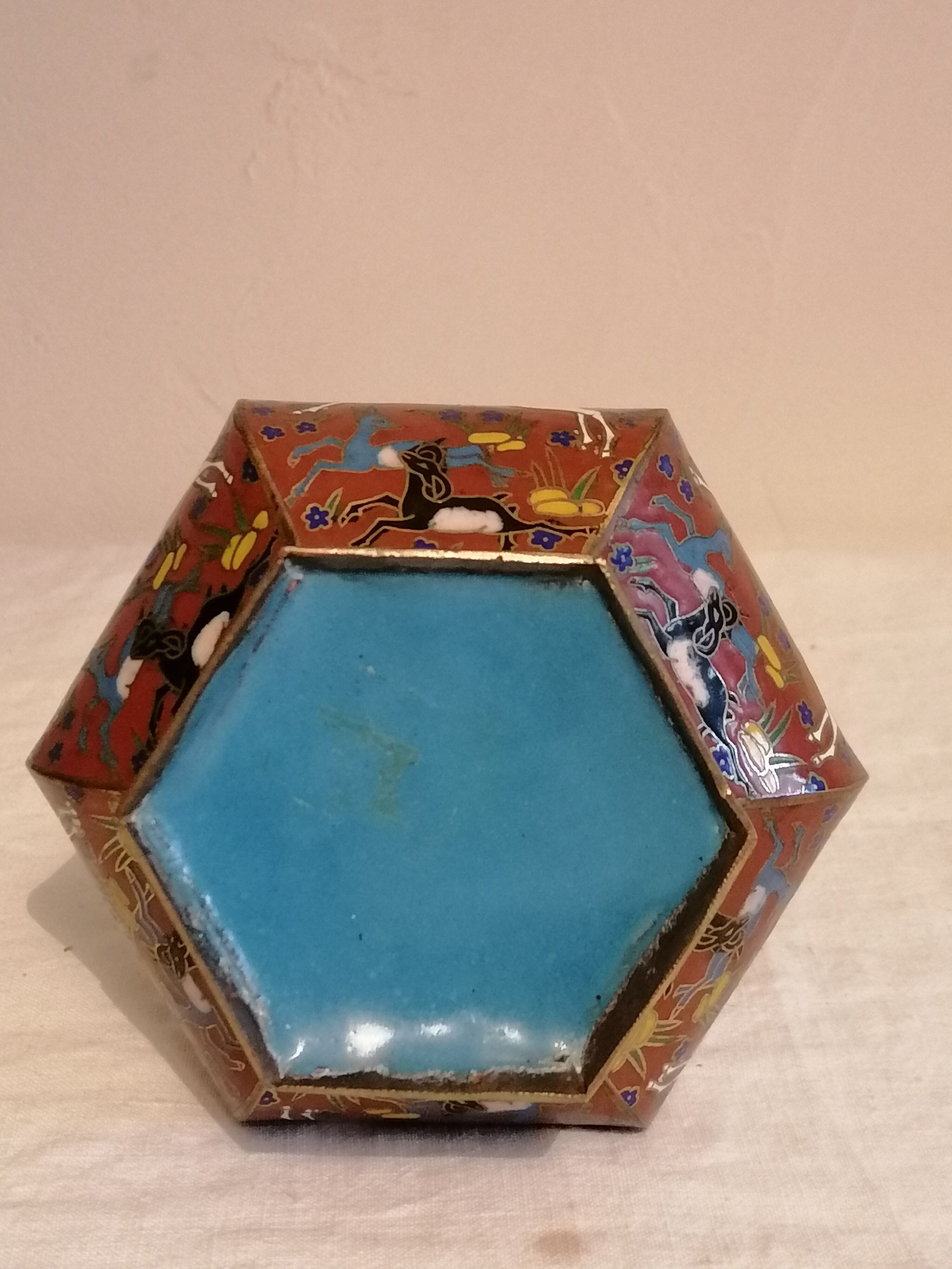 Partitioned Asian vase with Persian decoration. Vintage.