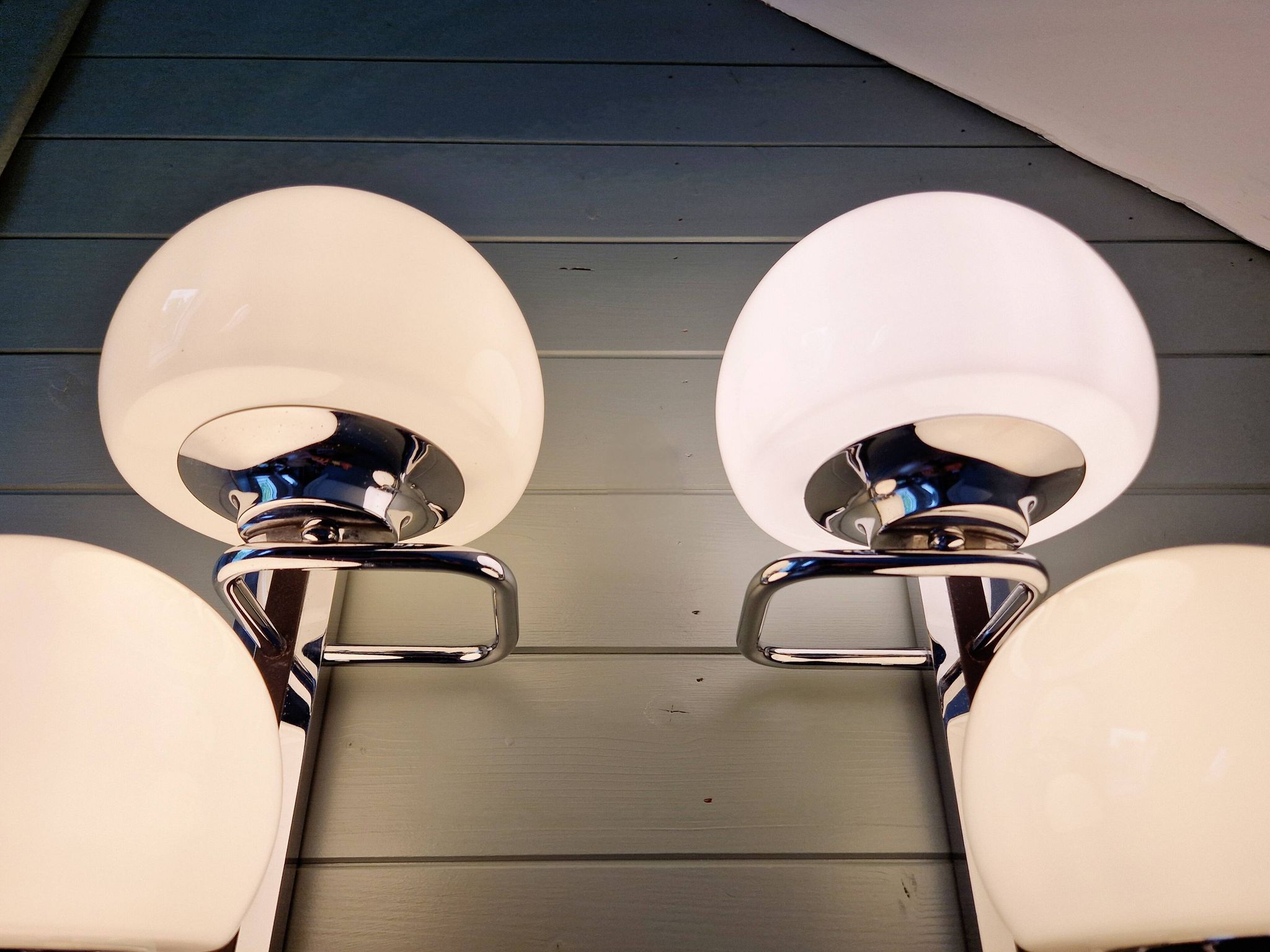 Pair of wall lights, G. Sciolari, in chrome metal and white opaline, 1970s