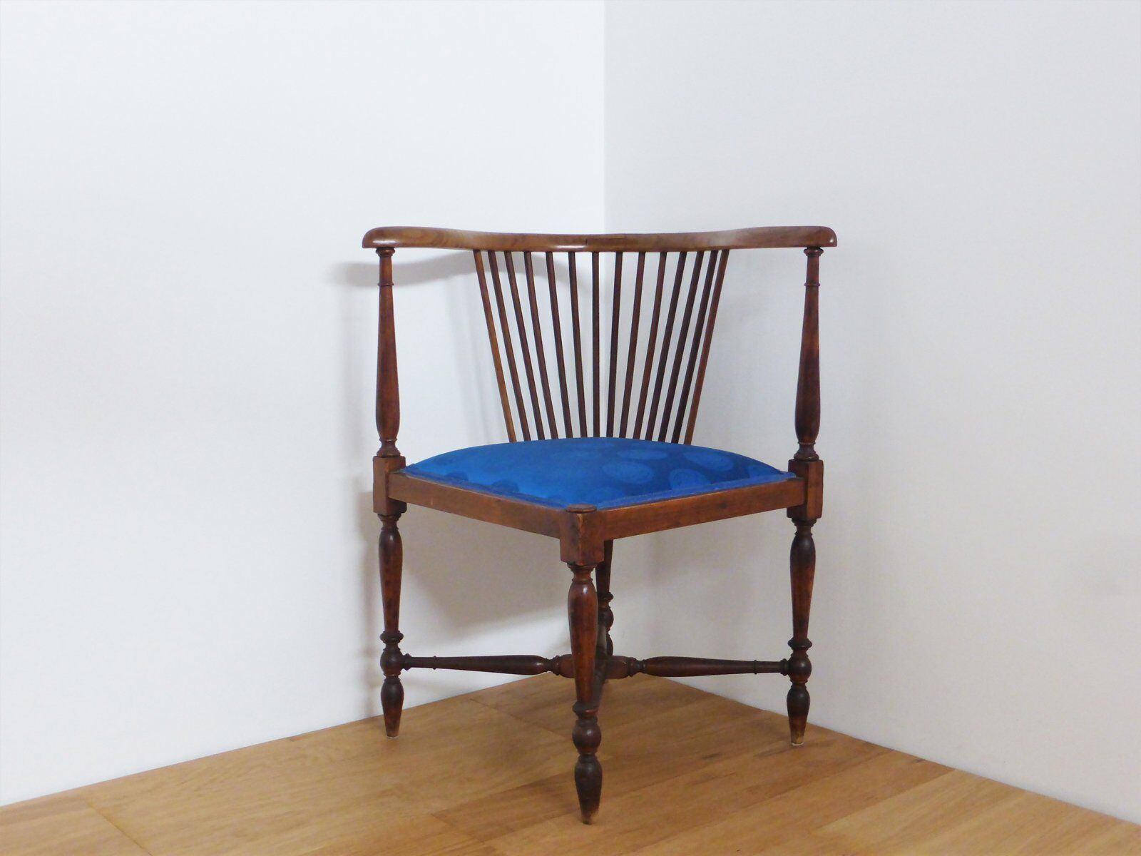 Corner chair, late nineteenth century