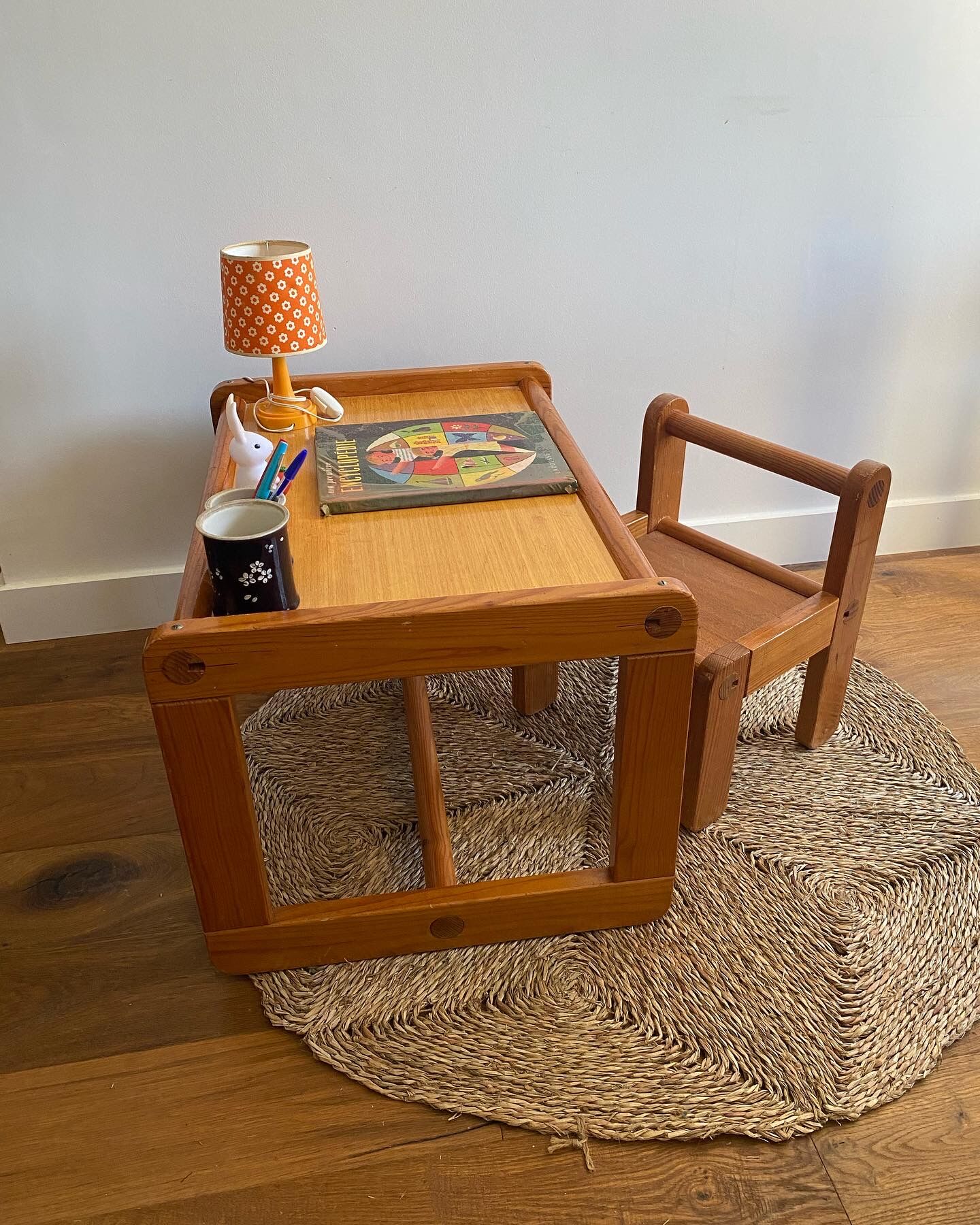 Children's desk and its wooden seat from the 80s