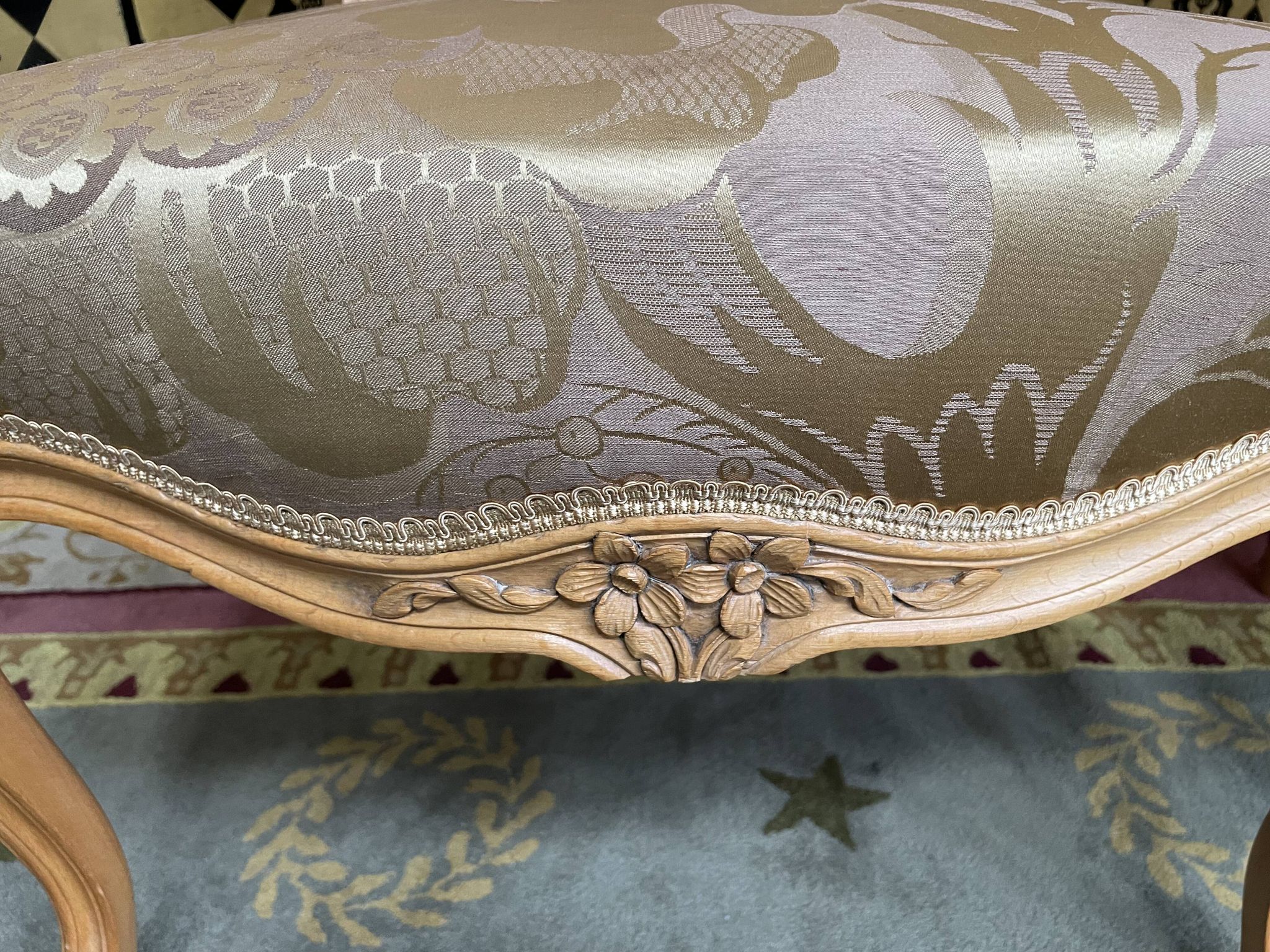 Paire de fauteuils cabriolets de style Louis XV