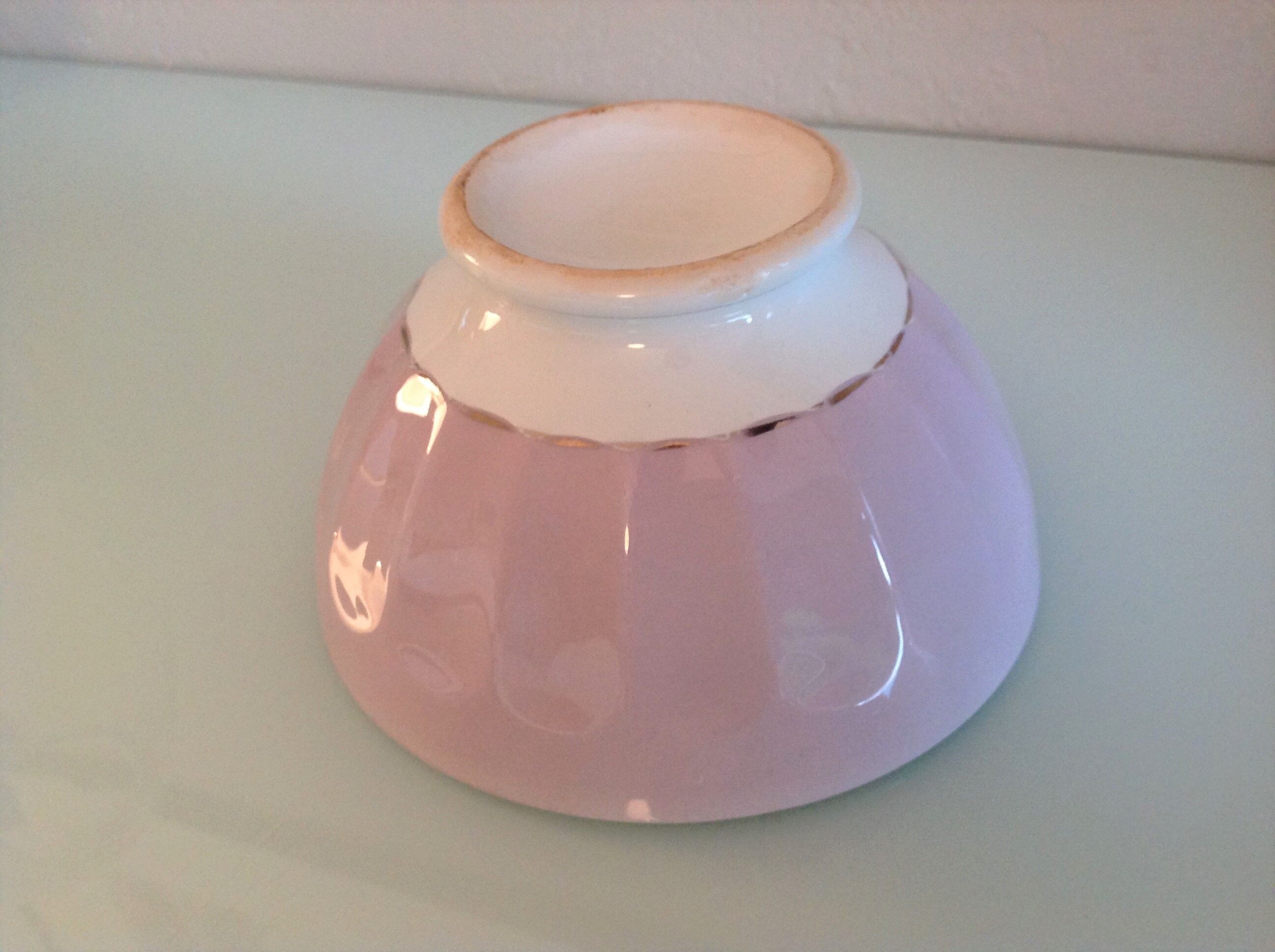 Purple and white ribbed bowl / vintage 50s-60s