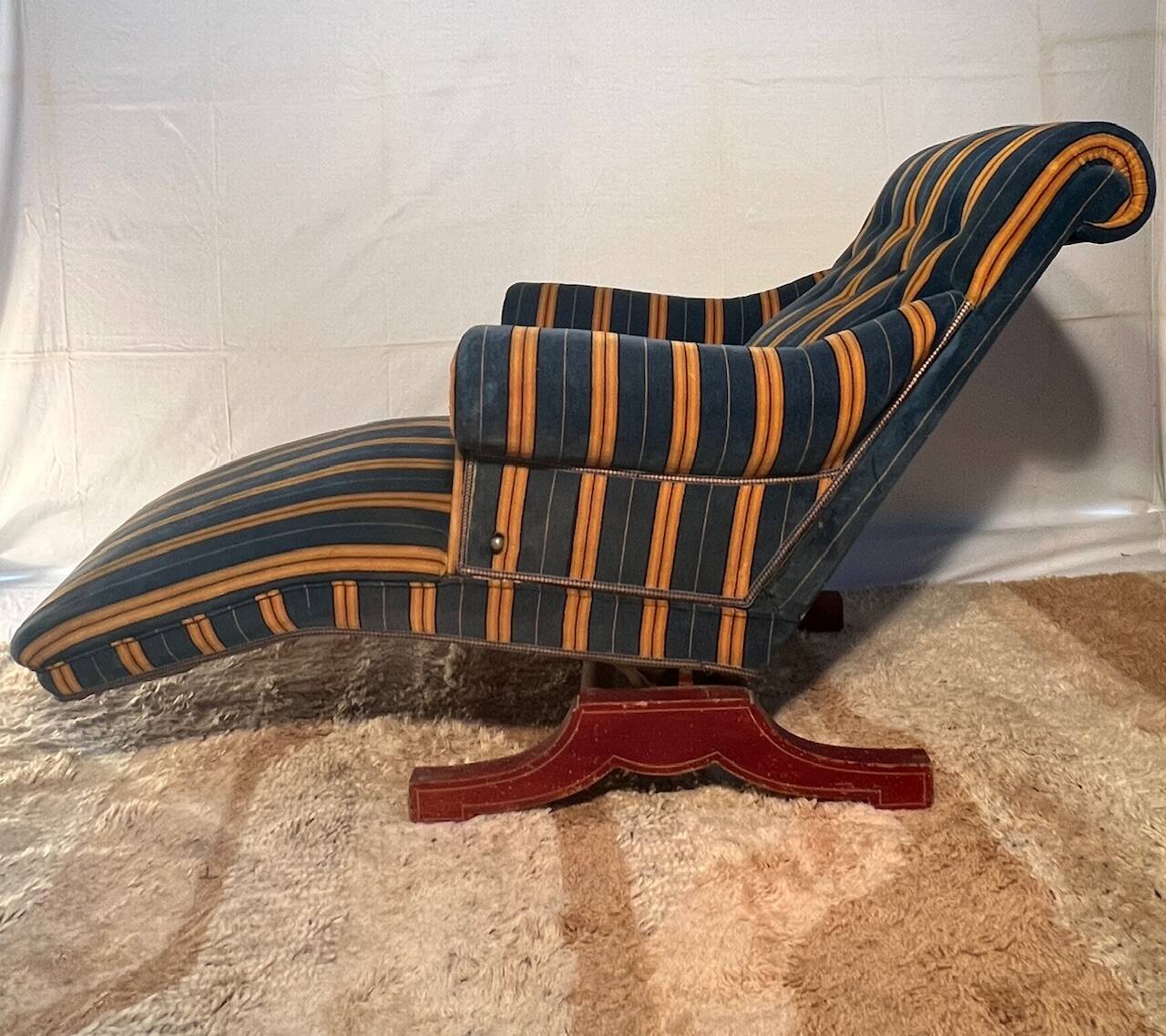 Dr Pascaud's Le Surrepos lounge chair, 1920s velvet chaise longue