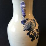 Vase balustre en porcelaine blanc bleu sous couverte céladon XIXe