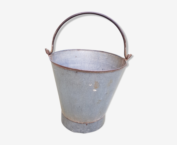 Old bucket with thick zinc handle