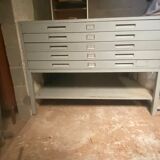 Loom furniture with drawers with metal planes