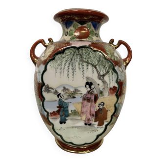 Ancient Japanese vase amphora decorated with geisha, red enamel, gold signed.