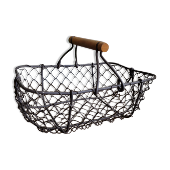 Basket wire handle wood