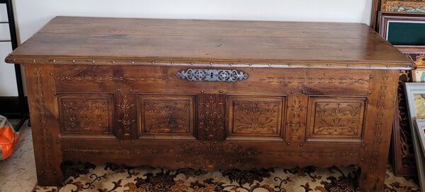 Coffre ancien en bois