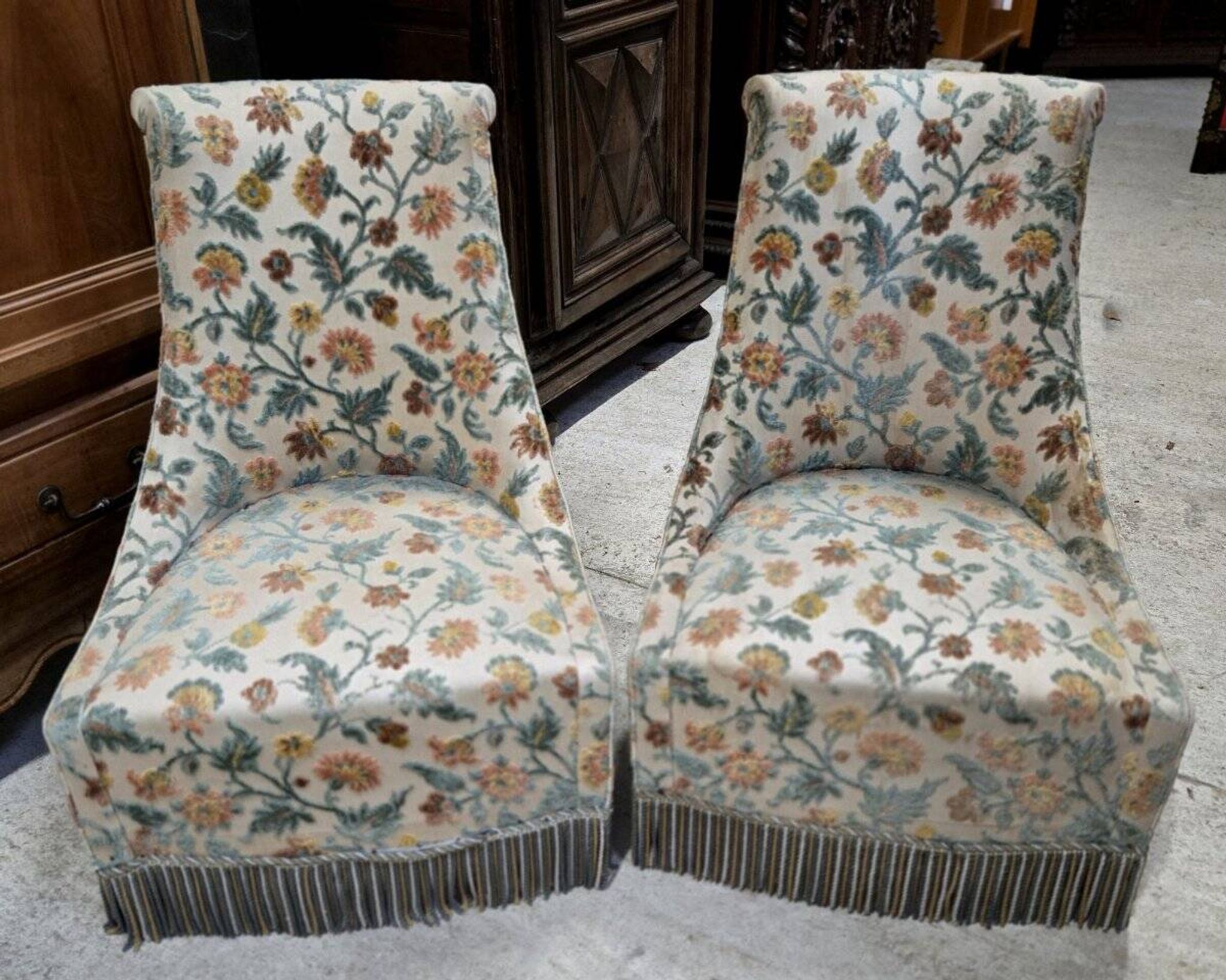 Pair of crapaud armchairs / Napoleon III – floral fabric – fringed skirt