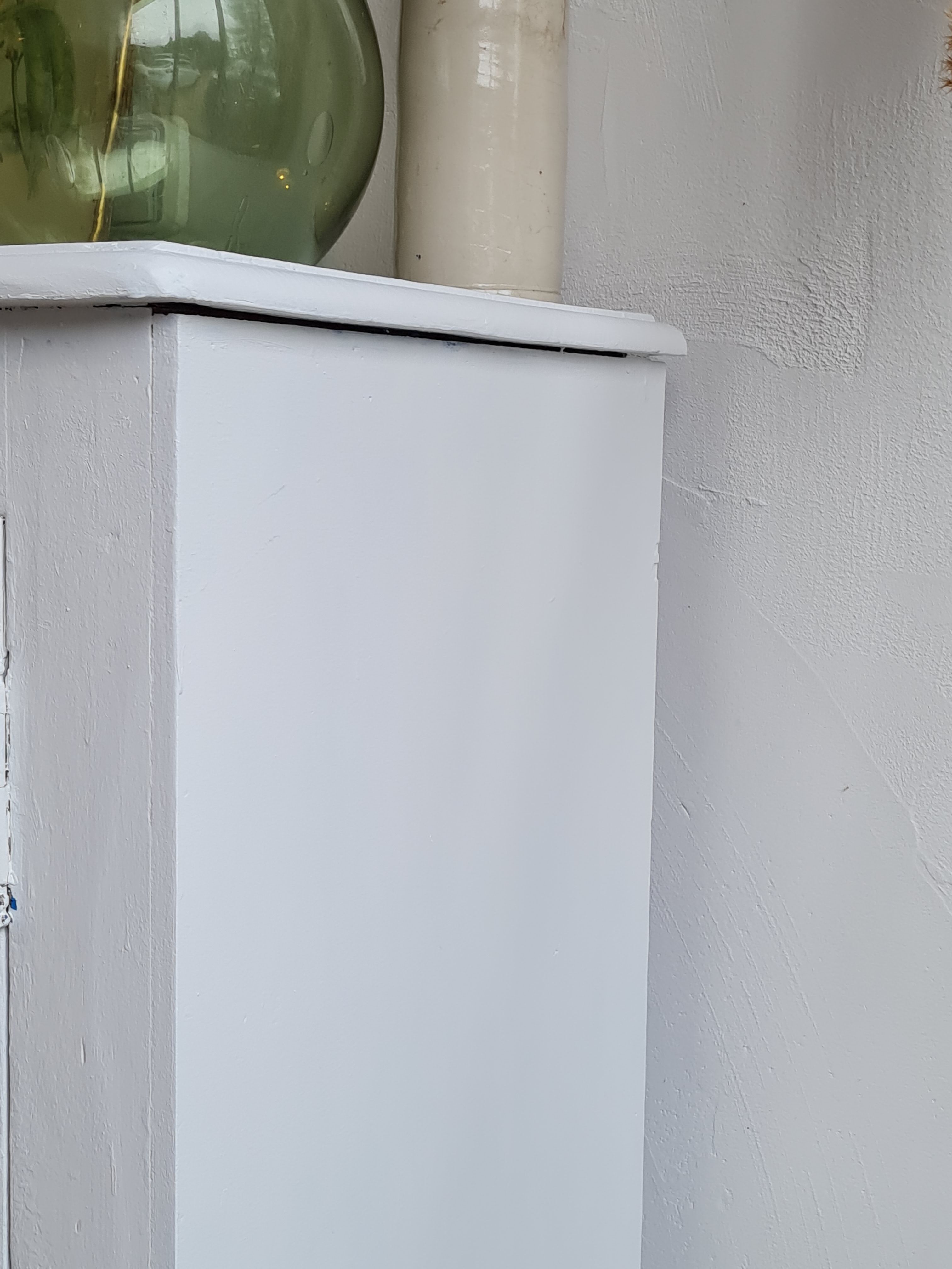 Vintage Parisian buffet-minded countertop