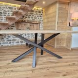 Dining room table for 8/10 people. Oak and metal