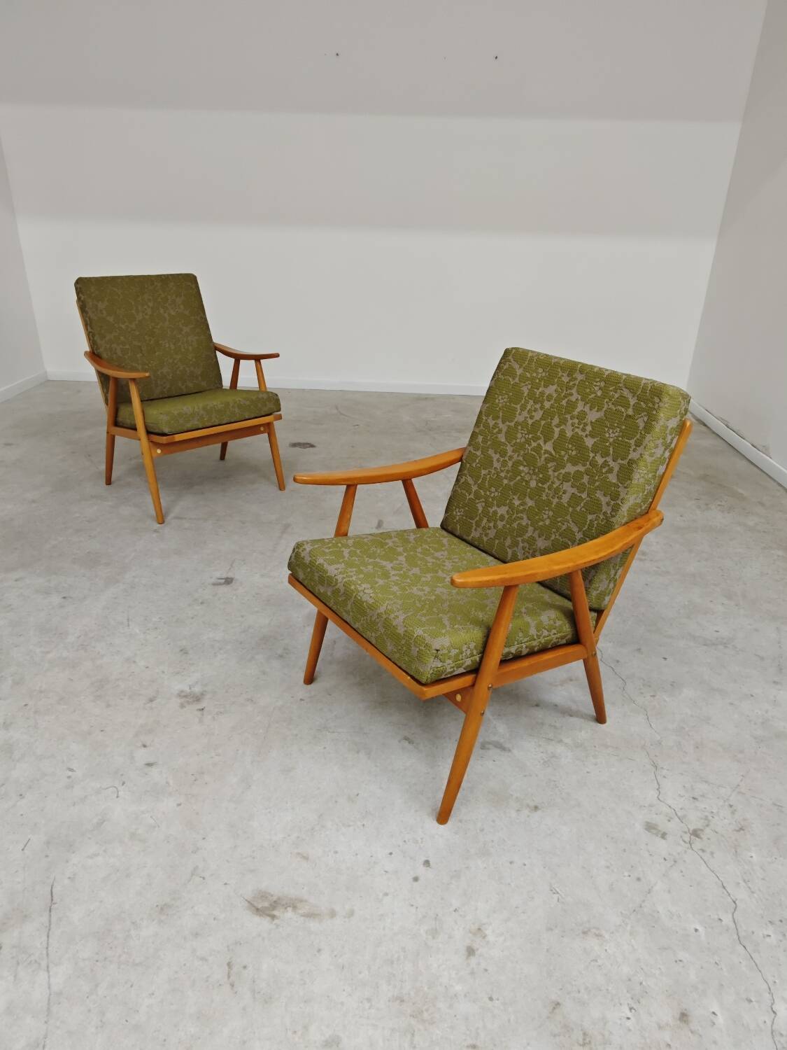 Pair of "boomerang" armchairs by Antonin Suman for Ton "Thonet" 1960