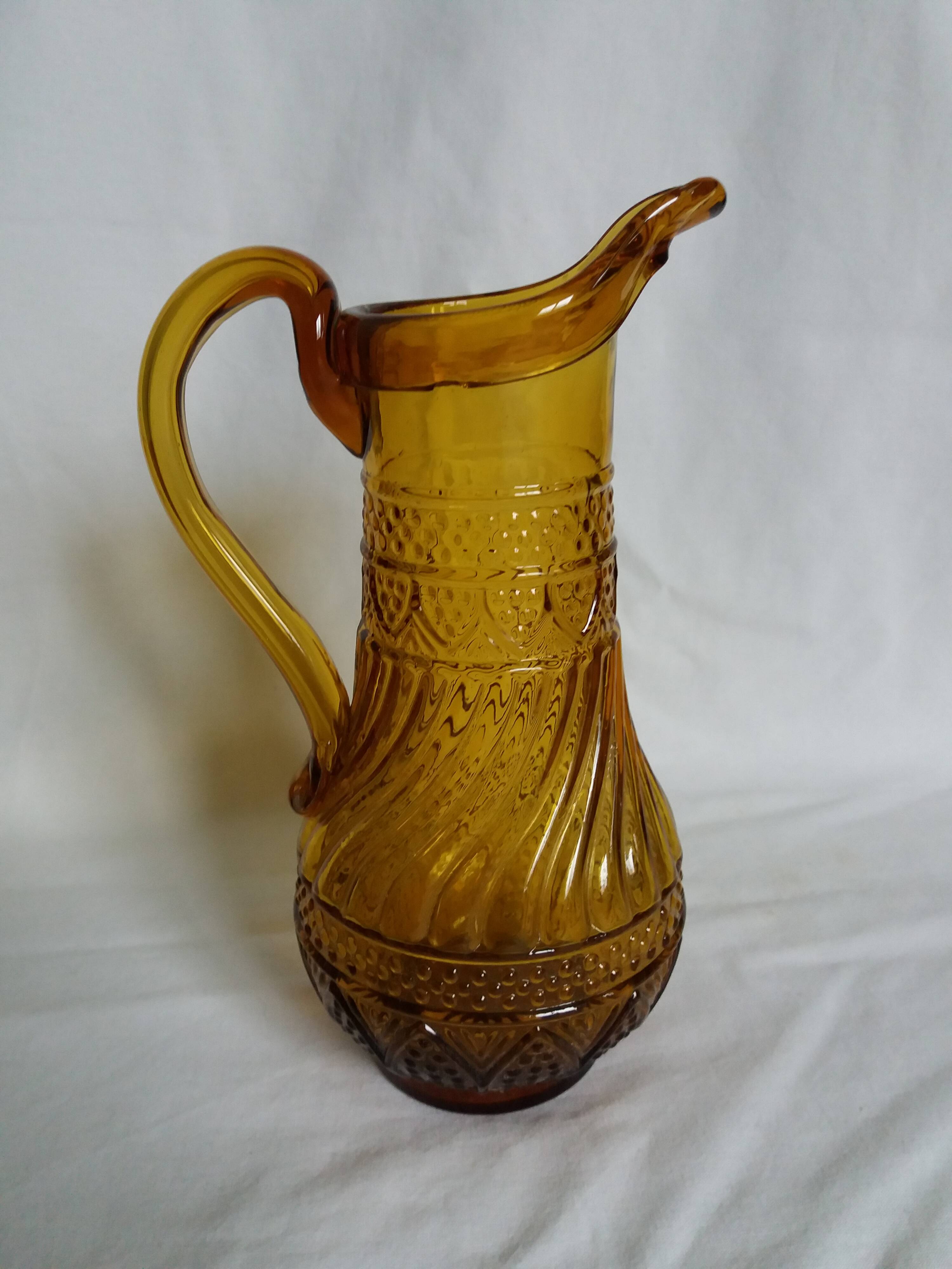 Pichet en verre ambré