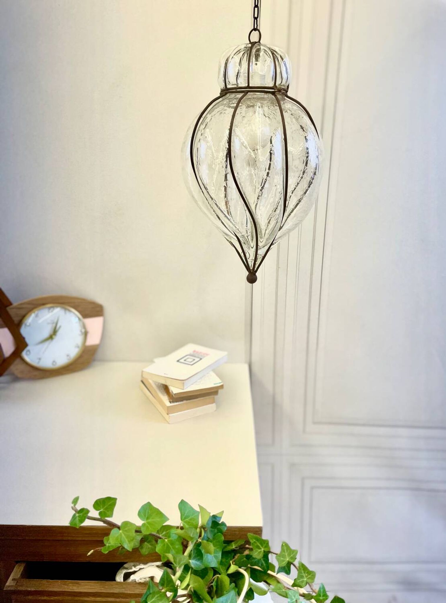 Suspension lanterne en verre soufflé et métal vintage