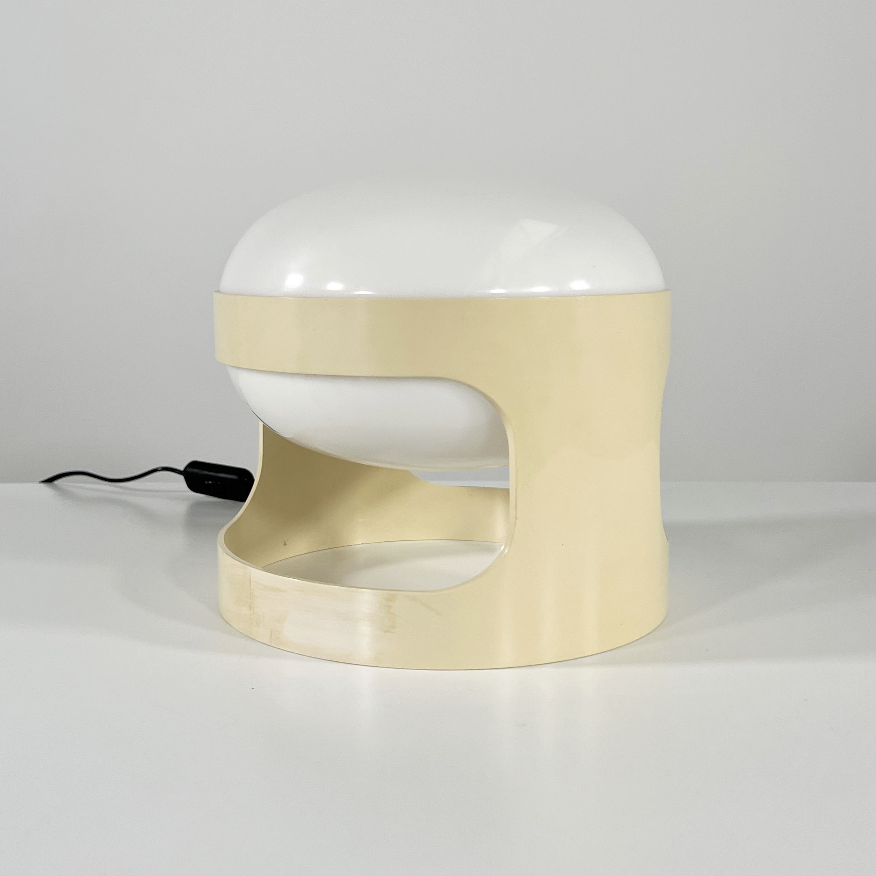Lampe de Table KD27 beige par Joe Colombo pour Kartell, 1970
