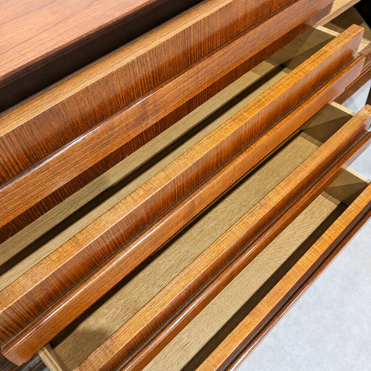 Vintage enfilade Oswald Vermaercke Paola in teak
