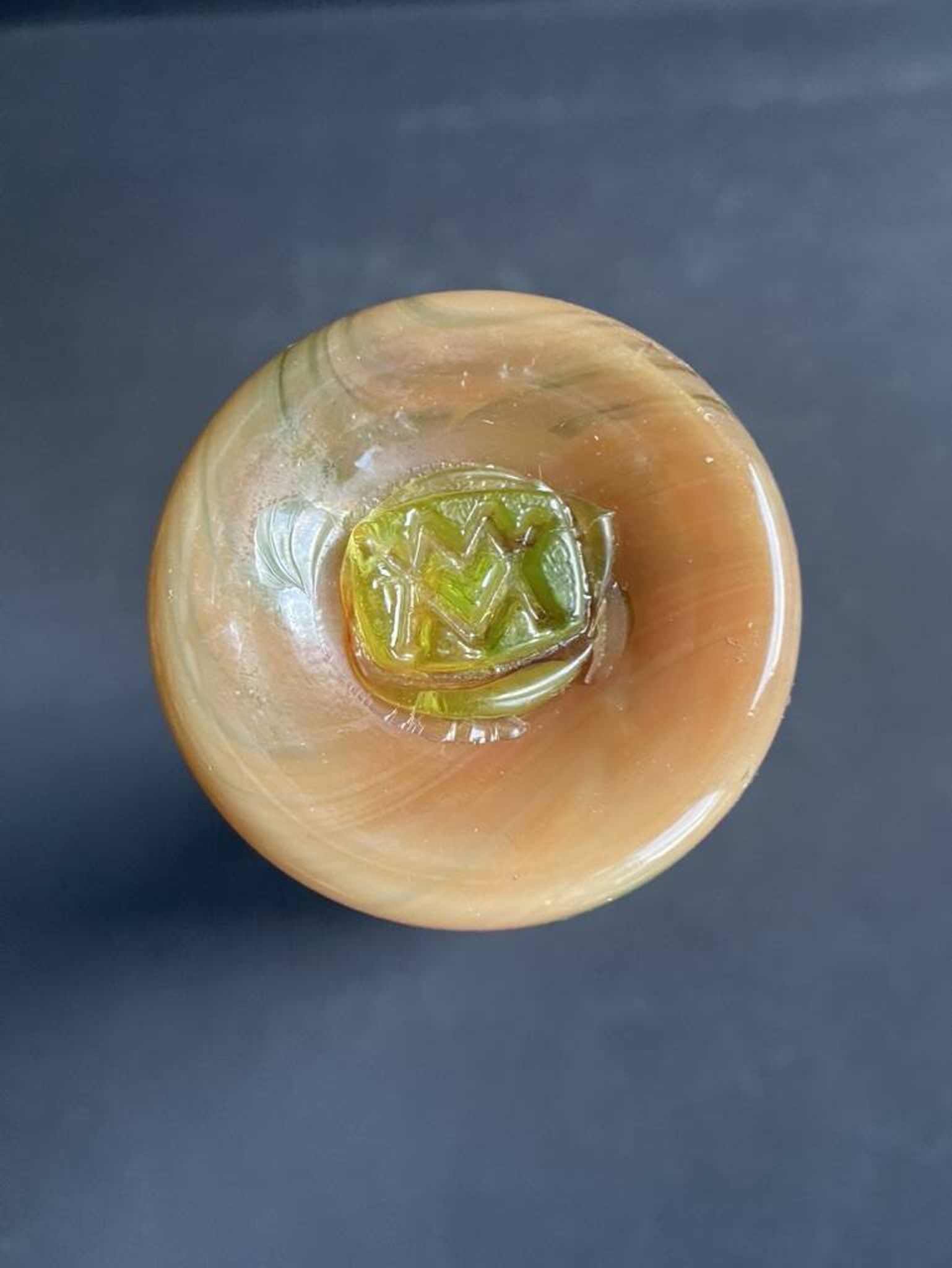Vase cylindrique signé – Verriers de Maure Vieil