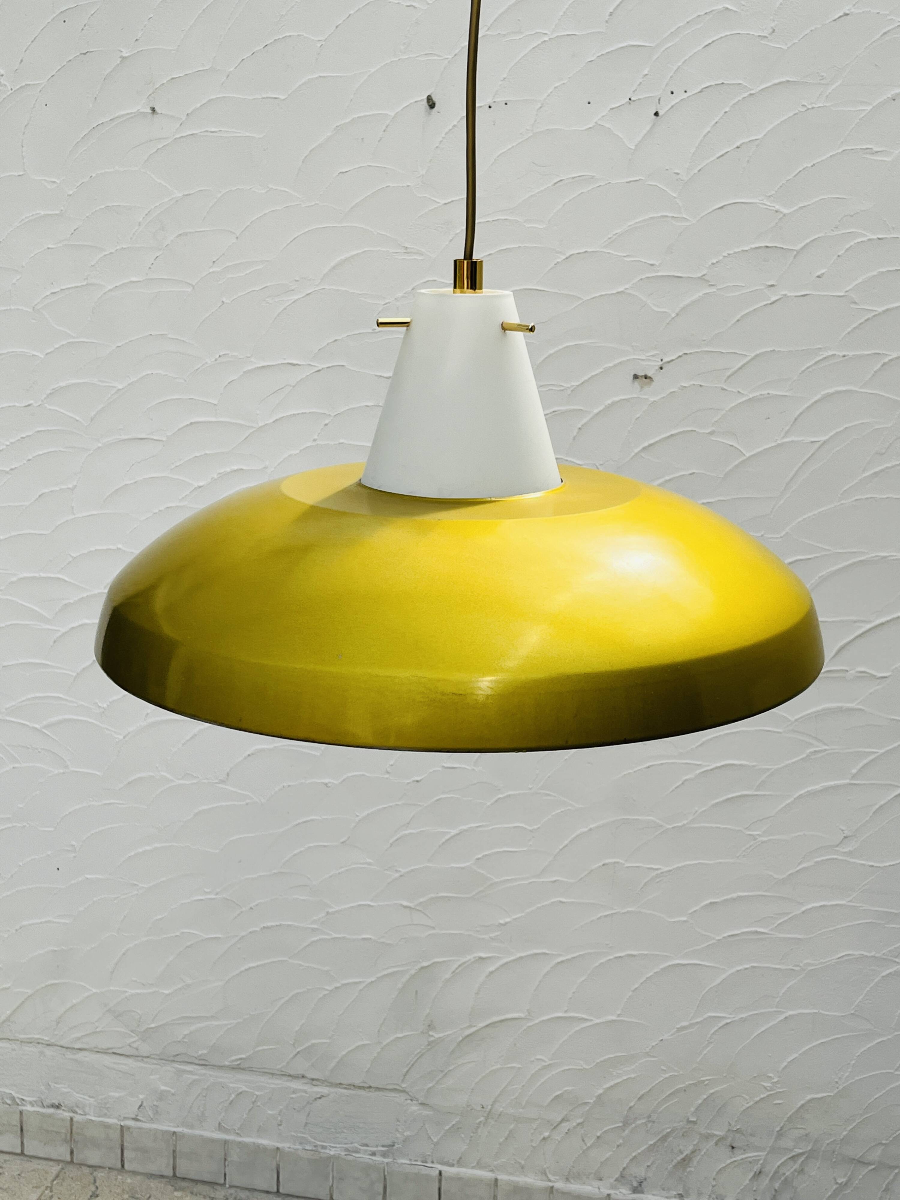 Suspension Philips vintage style Louis Kalff mustard