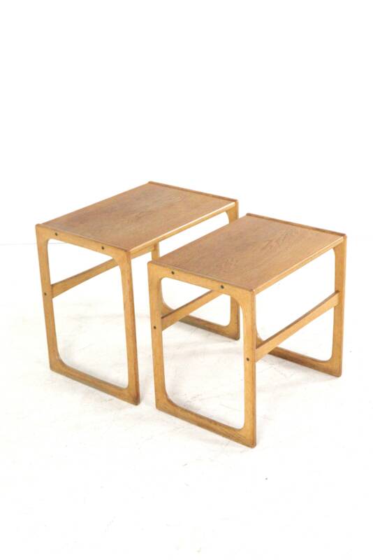 Ensemble de 2 tables gigognes en chêne - design danois - moderne du milieu du siècle