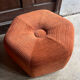 4 poufs