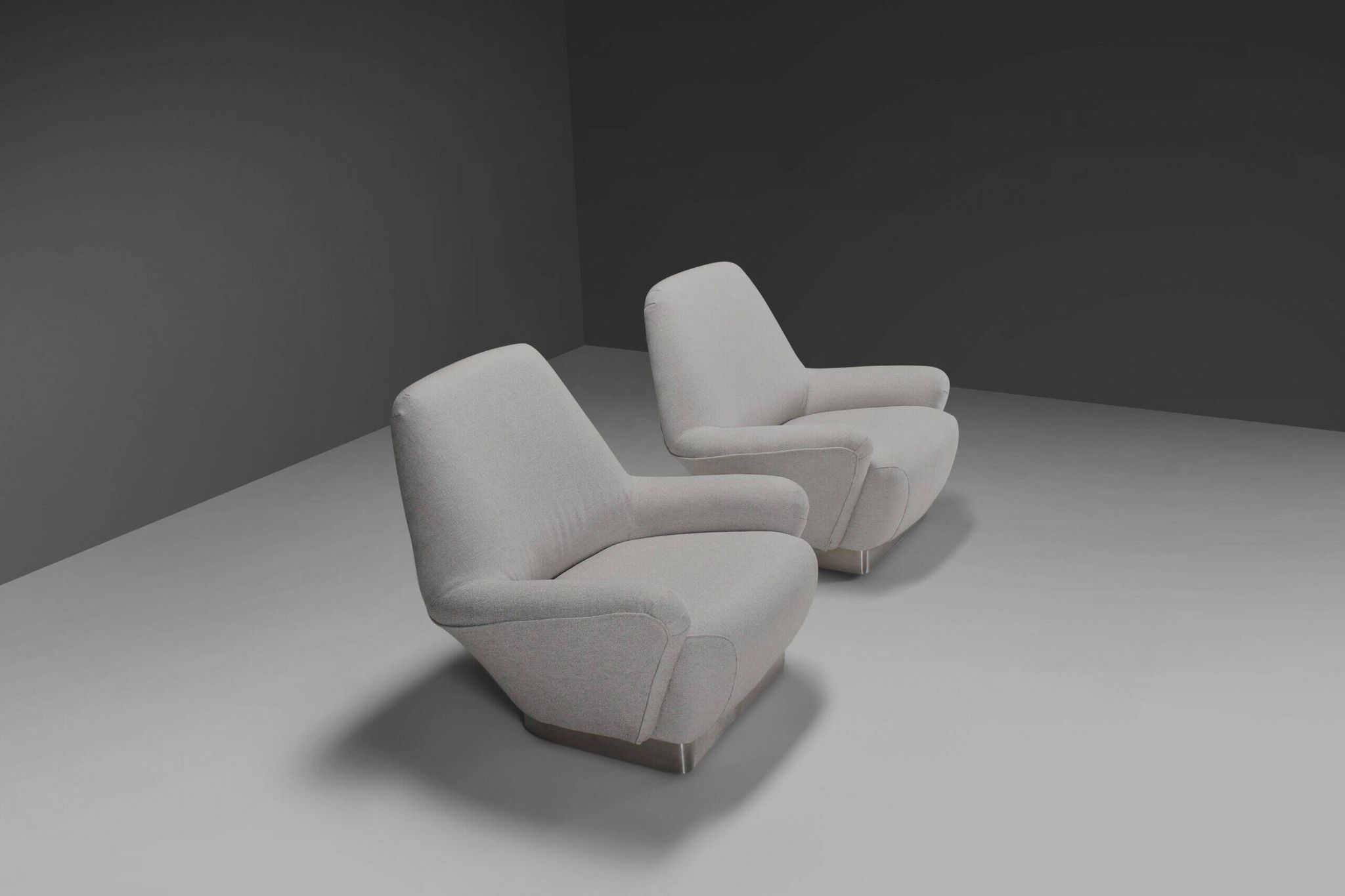 Pair of fabric and stainless steel lounge chairs by Gianni Moscatelli