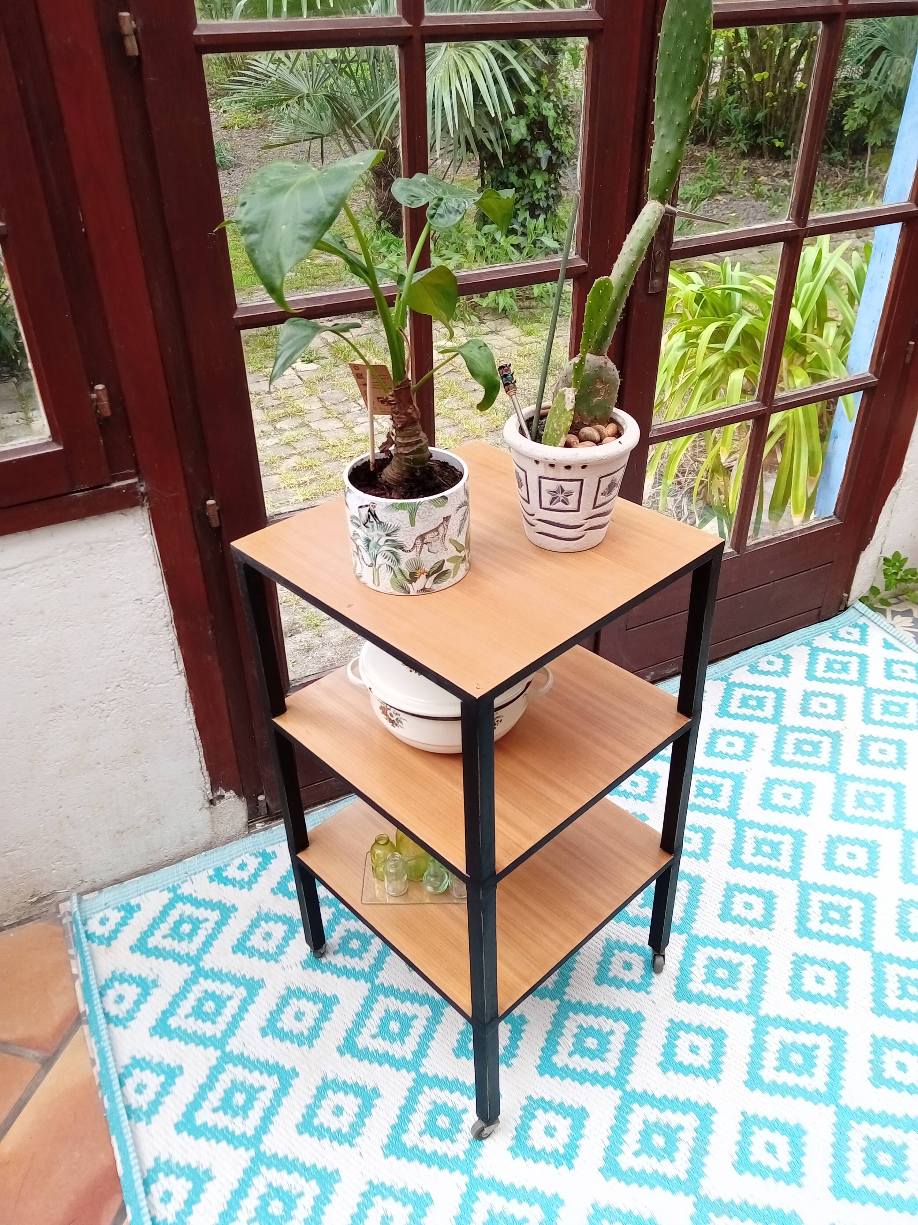 Serving table on casters