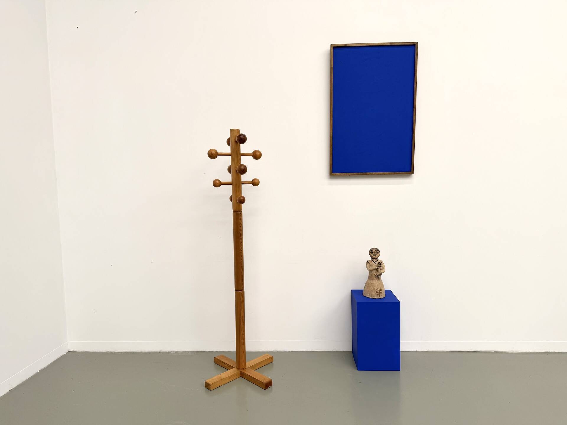 Free-standing coat rack in solid pine, Les Arcs, 1970s