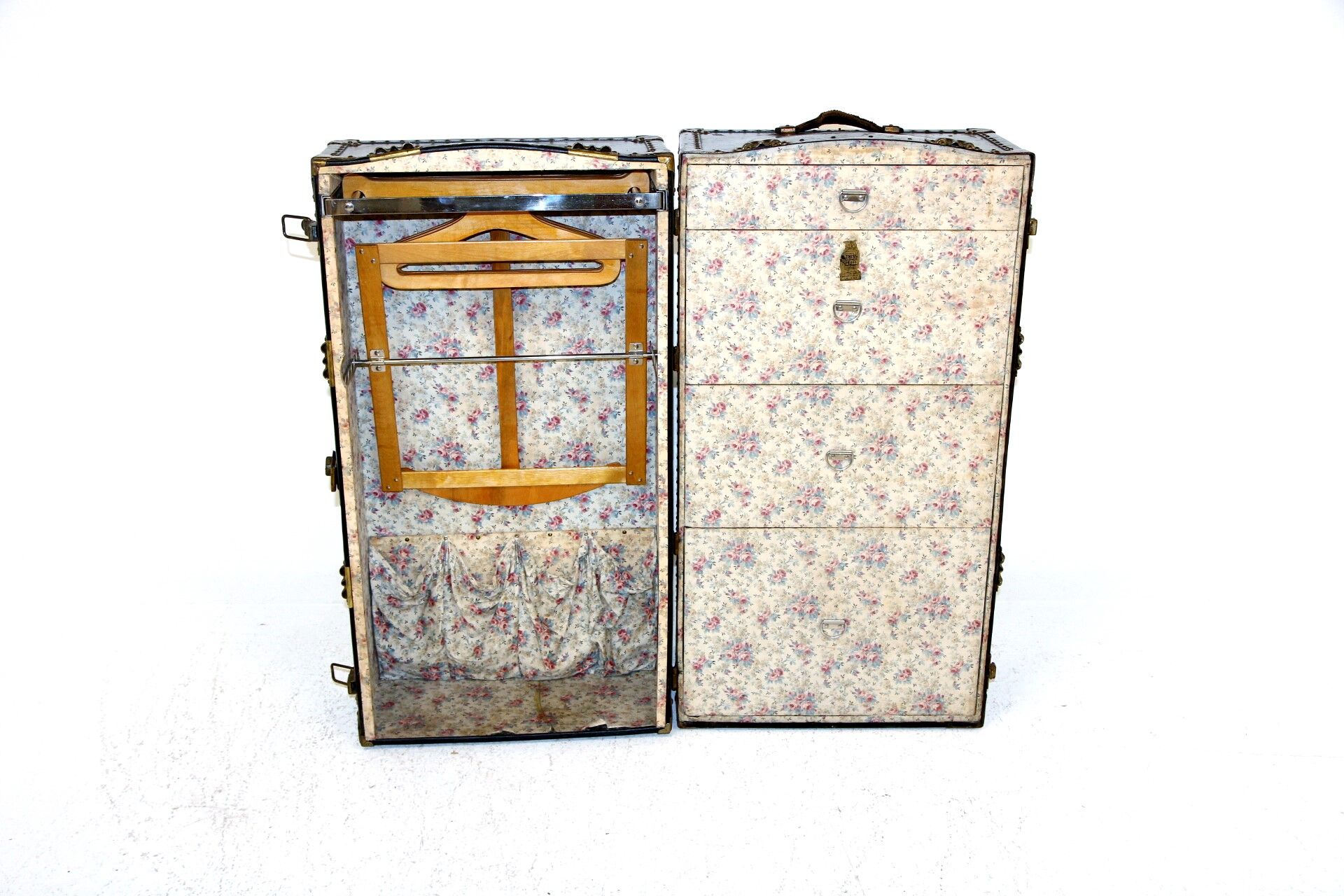 Trunk "dressing" storage, Sweden, 1920